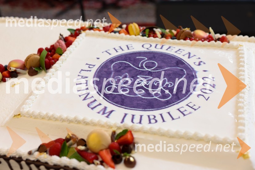 Kraljičina rojstnodnevna zabava v rezidenci Britanskega veleposlaništva