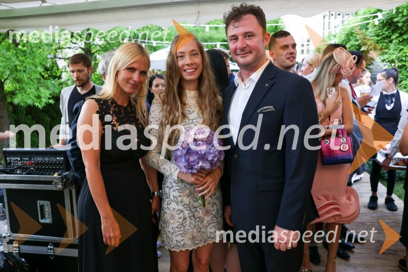  Martina Vozlič;  Alenka Vozlič Leni, pevka; prof. Gregor Deleja, ravnatelj Gimnazije Celje - CenterKraljičina rojstnodnevna zabava v rezidenci Britanskega veleposlaništva