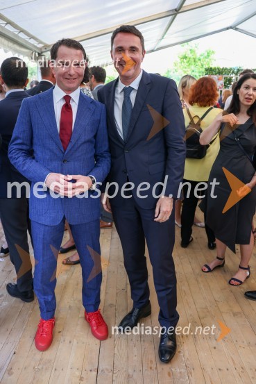  Tomaž Orešič, podpredsednik skupine Resalta;  Gregor  Jamnik, direktor hotela SlonKraljičina rojstnodnevna zabava v rezidenci Britanskega veleposlaništva