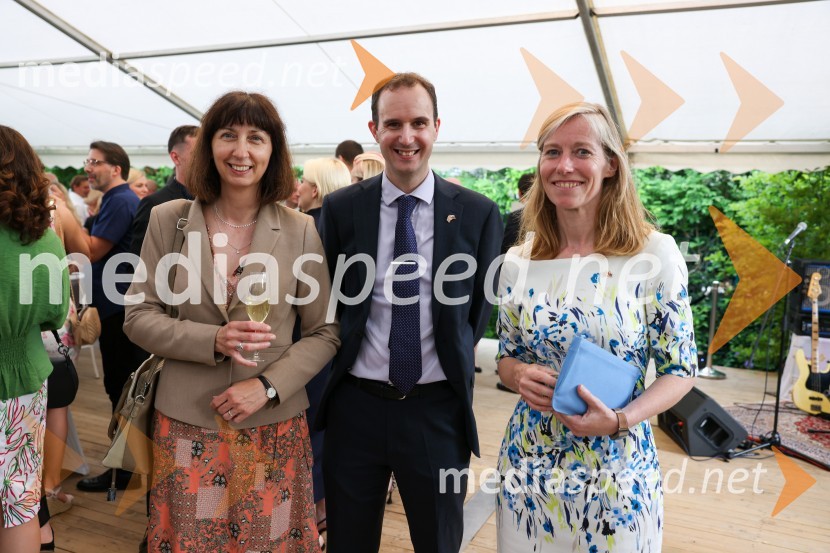  ... ;  ... ;  Tiffany Sadler, Britanska veleposlanicaKraljičina rojstnodnevna zabava v rezidenci Britanskega veleposlaništva