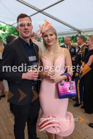  Jan Mihelič;  Doroteja HajdukovičKraljičina rojstnodnevna zabava v rezidenci Britanskega veleposlaništva