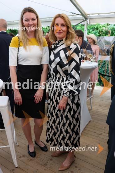  Tina Kobilšek, vodja za podnebne politike na Ministrstvu za okolje, podnebje in energijo;  Katja PiškurKraljičina rojstnodnevna zabava v rezidenci Britanskega veleposlaništva