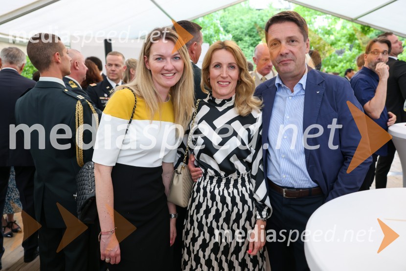  Tina Kobilšek, vodja za podnebne politike na Ministrstvu za okolje, podnebje in energijo;  Katja Piškur;  Mihael SernecKraljičina rojstnodnevna zabava v rezidenci Britanskega veleposlaništva