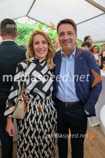  Katja Piškur;  Mihael SernecKraljičina rojstnodnevna zabava v rezidenci Britanskega veleposlaništva