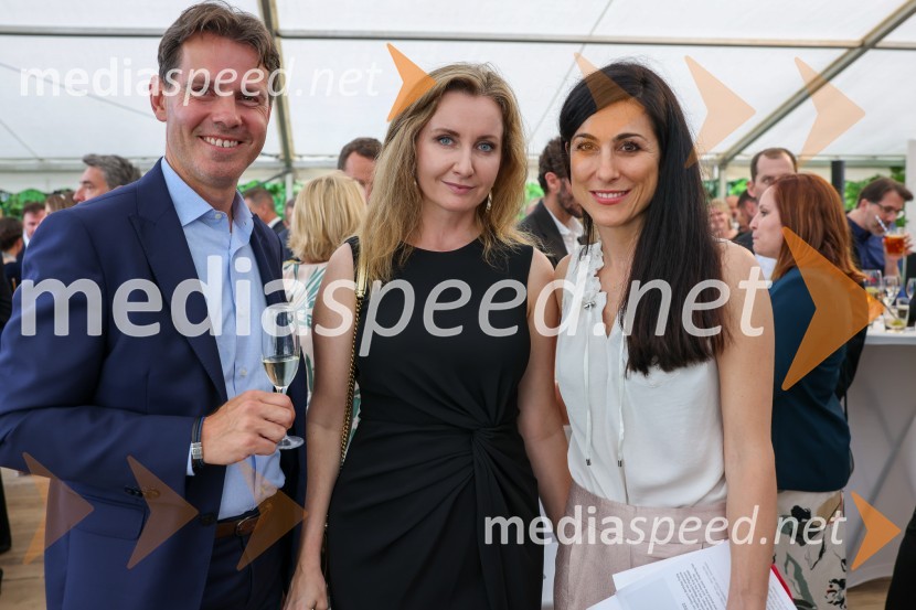 Kraljičina rojstnodnevna zabava v rezidenci Britanskega veleposlaništva