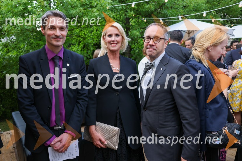  Bojan Ivanc, CFA, CAIA, član upravnega odbora društva CFA Slovenija in glavni ekonomist Analitike GZS, lokalni koordinator CFA Research Challenge 2022;  Petra Juvančič, izvršna direktorica, Združenje Manager;  Blaž Košorok, Gen-iKraljičina rojstnodnevna zabava v rezidenci Britanskega veleposlaništva