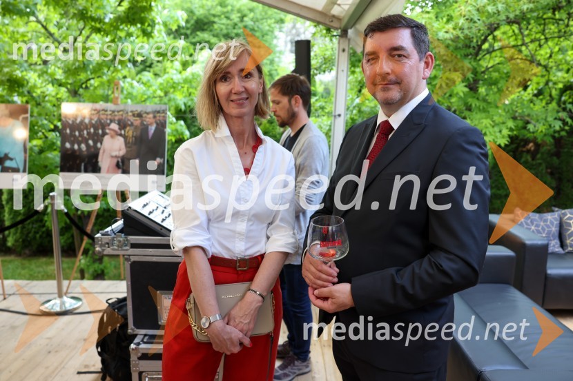  ... ; dr. Aleš Musar, lastnik Ruske dačeKraljičina rojstnodnevna zabava v rezidenci Britanskega veleposlaništva