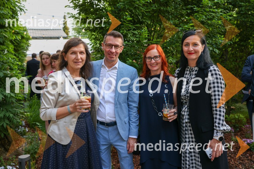  ... ;  Dragan Barbutovski, direktor, British Council v Sloveniji;  ... ;  ... Kraljičina rojstnodnevna zabava v rezidenci Britanskega veleposlaništva