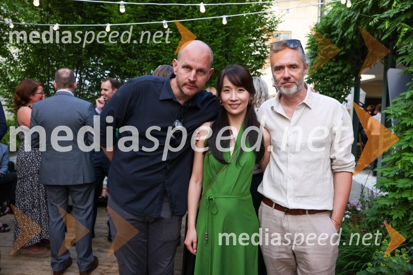 Kraljičina rojstnodnevna zabava v rezidenci Britanskega veleposlaništva