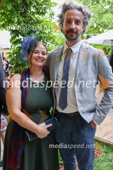  Lisa Bortot, psihiatrinja;  Mario Fafangel, predstojnik Centra za nalezljive bolezni NIJZKraljičina rojstnodnevna zabava v rezidenci Britanskega veleposlaništva