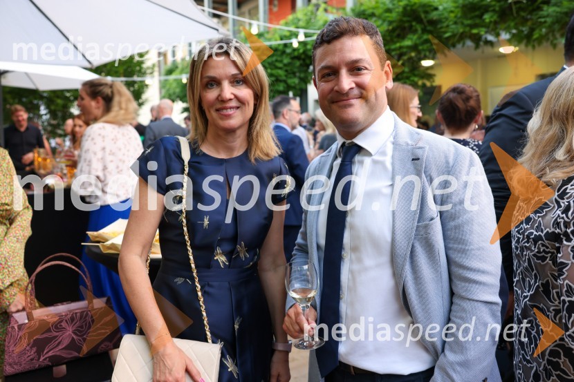  Barbara Uranjek, direktorica, Britansko-slovenska gospodarska zbornica;  ... Kraljičina rojstnodnevna zabava v rezidenci Britanskega veleposlaništva