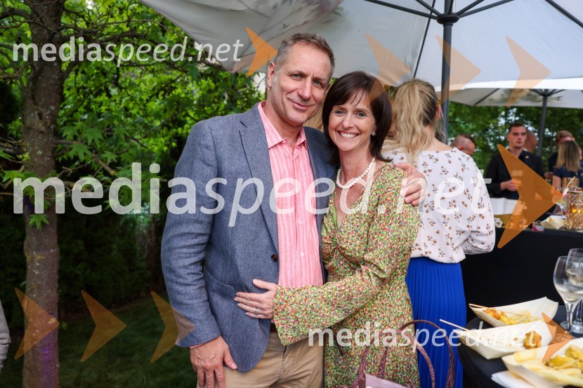 Kraljičina rojstnodnevna zabava v rezidenci Britanskega veleposlaništva