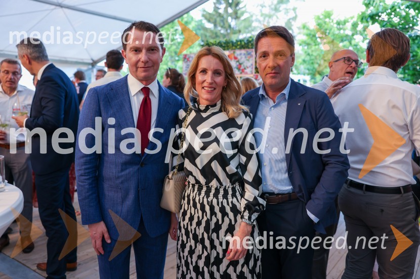  Tomaž Orešič, podpredsednik skupine Resalta;  Katja Piškur;  Mihael SernecKraljičina rojstnodnevna zabava v rezidenci Britanskega veleposlaništva