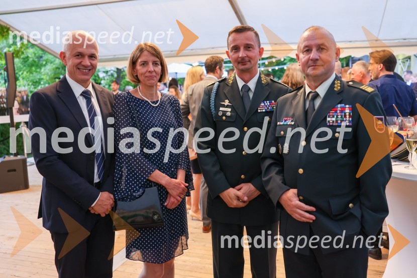 Kraljičina rojstnodnevna zabava v rezidenci Britanskega veleposlaništva