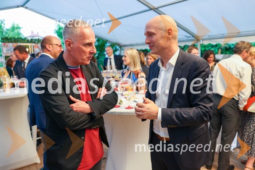  Igor Evgen Bergant, novinar in TV voditelj;  ... Kraljičina rojstnodnevna zabava v rezidenci Britanskega veleposlaništva