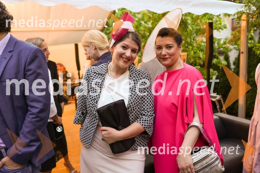  Milica Kotur;  Ana Lazovski, oblikovalka klobukov in maskerkaKraljičina rojstnodnevna zabava v rezidenci Britanskega veleposlaništva