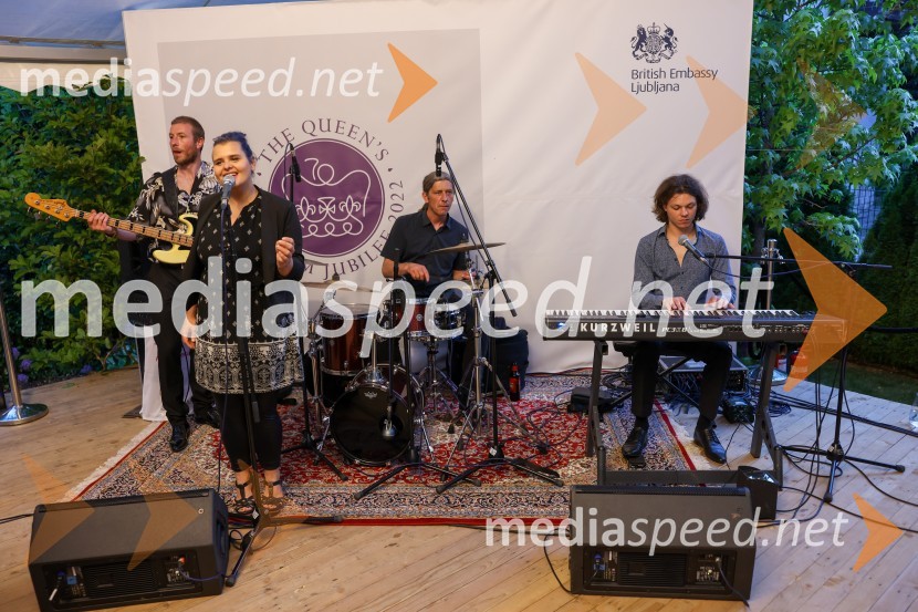 Kraljičina rojstnodnevna zabava v rezidenci Britanskega veleposlaništva