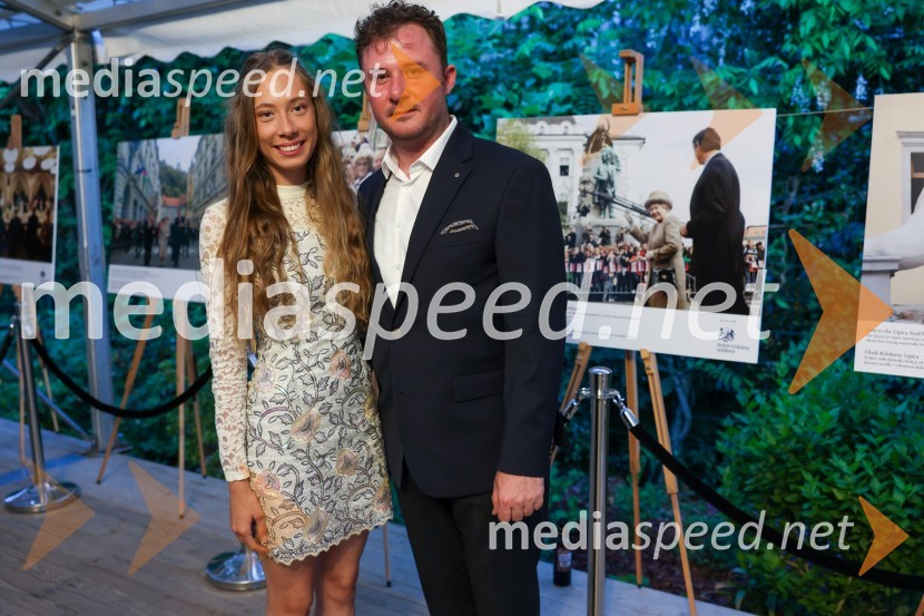  Alenka Vozlič Leni, pevka; prof. Gregor Deleja, ravnatelj Gimnazije Celje - CenterKraljičina rojstnodnevna zabava v rezidenci Britanskega veleposlaništva