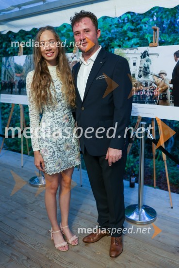  Alenka Vozlič Leni, pevka; prof. Gregor Deleja, ravnatelj Gimnazije Celje - CenterKraljičina rojstnodnevna zabava v rezidenci Britanskega veleposlaništva