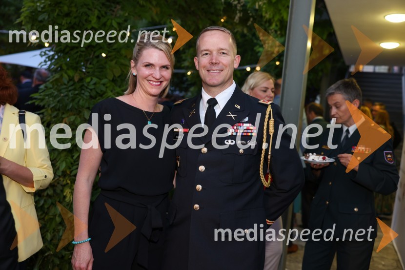 Kraljičina rojstnodnevna zabava v rezidenci Britanskega veleposlaništva