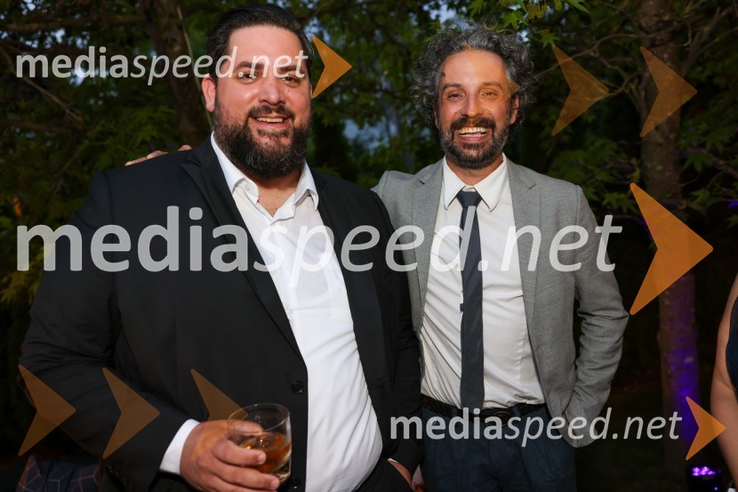  Boštjan Gorenc - Pižama, pisatelj, prevajalec, stand up komik;  Mario Fafangel, predstojnik Centra za nalezljive bolezni NIJZKraljičina rojstnodnevna zabava v rezidenci Britanskega veleposlaništva