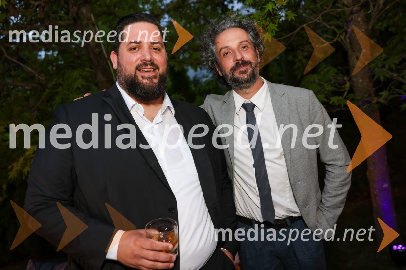  Boštjan Gorenc - Pižama, pisatelj, prevajalec, stand up komik;  Mario Fafangel, predstojnik Centra za nalezljive bolezni NIJZKraljičina rojstnodnevna zabava v rezidenci Britanskega veleposlaništva