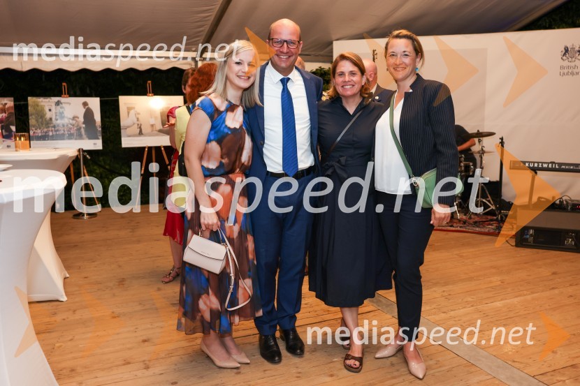  ... ;  ... ;  ... ;  Ana Struna Bregar,  izvršna direktorica CERKraljičina rojstnodnevna zabava v rezidenci Britanskega veleposlaništva