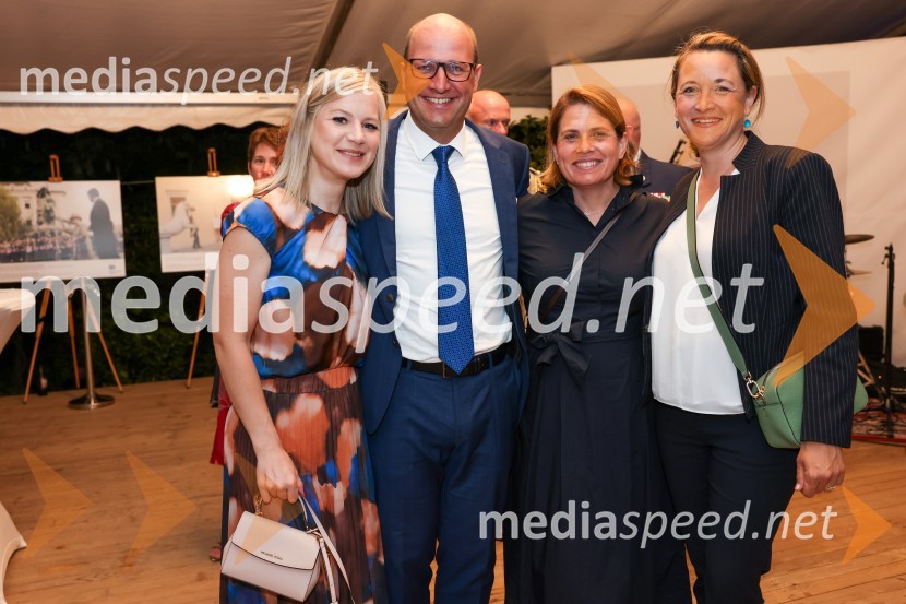  ... ;  ... ;  ... ;  Ana Struna Bregar,  izvršna direktorica CERKraljičina rojstnodnevna zabava v rezidenci Britanskega veleposlaništva