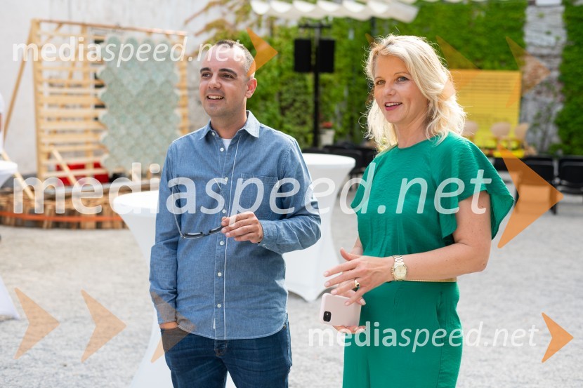  Cas Lachaert, vodja trga, IKEA Slovenija;  Nataša Celec, vodja marketinga in PR, MAOOdprtje 27. bienala oblikovanja, Muzej za arhitekturo in oblikovanje