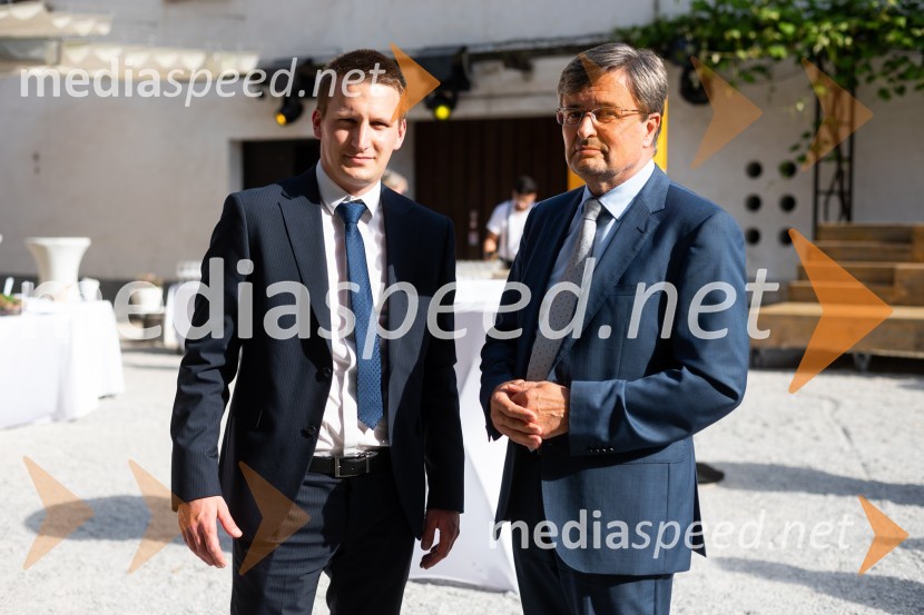  Nejc Avbelj, pomočnik direktorja / Muzej za arhitekturo in oblikovanje;  Janoš Kern, direktor Imago SloveniaeOdprtje 27. bienala oblikovanja, Muzej za arhitekturo in oblikovanje