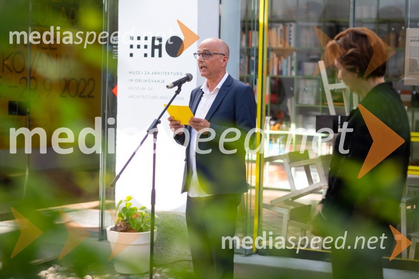  Bogo Zupančič, direktor, Muzej za arhitekturo in oblikovanje;  Jane Withers, kustosinja za oblikovanje, svetovalka in pisateljicaOdprtje 27. bienala oblikovanja, Muzej za arhitekturo in oblikovanje