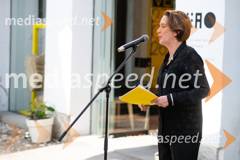  Jane Withers, kuratorka BIO27Odprtje 27. bienala oblikovanja, Muzej za arhitekturo in oblikovanje