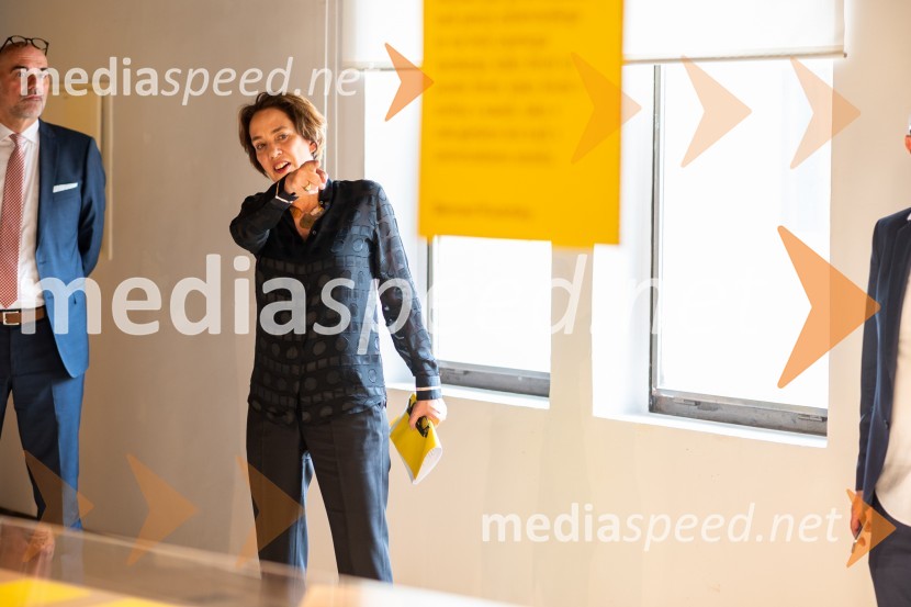  Jane Withers, kuratorka BIO27Odprtje 27. bienala oblikovanja, Muzej za arhitekturo in oblikovanje