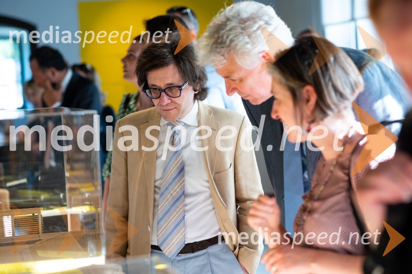  Stefano  Faggioli , Kulturni ataše Italijanski inštitut za kulturo v Sloveniji;  Denis Knobel, Švicarski veleposlanik;   Isabelle  Desvignes, Svetovalka na področju sodelovanja in kulture Direktorica Francoskega inštituta v SlovenijiOdprtje 27. bienala oblikovanja, Muzej za arhitekturo in oblikovanje