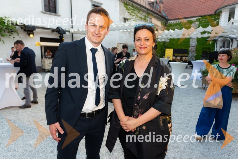  Nejc Avbelj, pomočnik direktorja / Muzej za arhitekturo in oblikovanje;  Barbara Koželj Podlogar, vršilka dolžnosti generalnega direktorja Direktorata za ustvarjalnost, Ministrstvo za kulturoOdprtje 27. bienala oblikovanja, Muzej za arhitekturo in oblikovanje