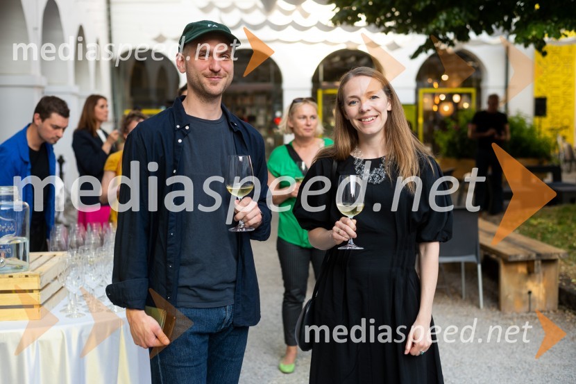  Gašper  Uršič, grafični oblikovalec;  Ria Hawthorn, asistentka kuratorke BIO27Odprtje 27. bienala oblikovanja, Muzej za arhitekturo in oblikovanje