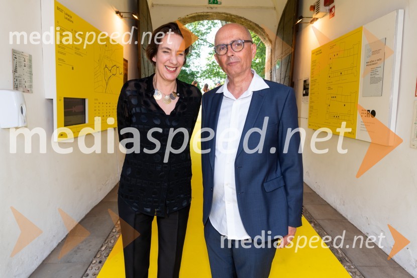  Jane Withers, kuratorka BIO27;  Bogo Zupančič, direktor, Muzej za arhitekturo in oblikovanjeOdprtje 27. bienala oblikovanja, Muzej za arhitekturo in oblikovanje