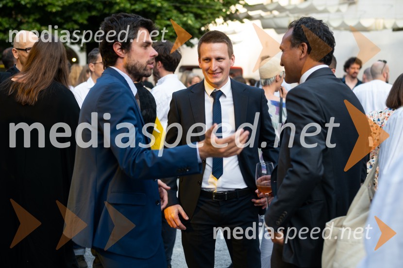  Jan Beneš, namestnik veleposlanika Češke republike v Ljubljani;  Nejc Avbelj, pomočnik direktorja / Muzej za arhitekturo in oblikovanje;  Amar Singh, tajnik Veleposlaništva IndijeOdprtje 27. bienala oblikovanja, Muzej za arhitekturo in oblikovanje