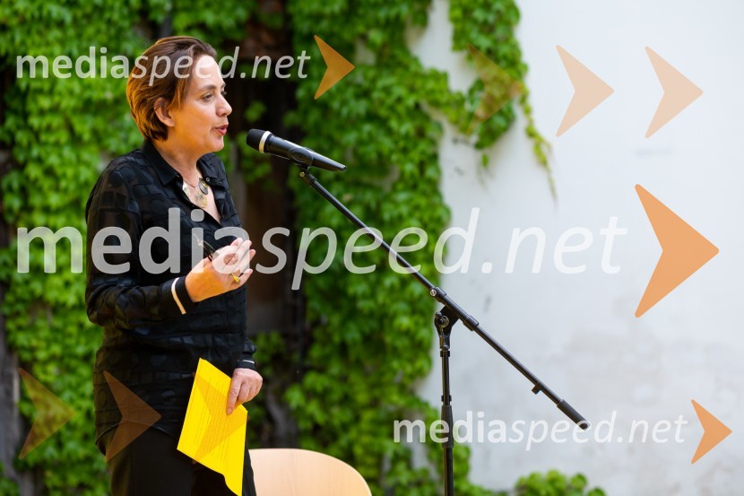  Jane Withers, kuratorka BIO27Odprtje 27. bienala oblikovanja, Muzej za arhitekturo in oblikovanje