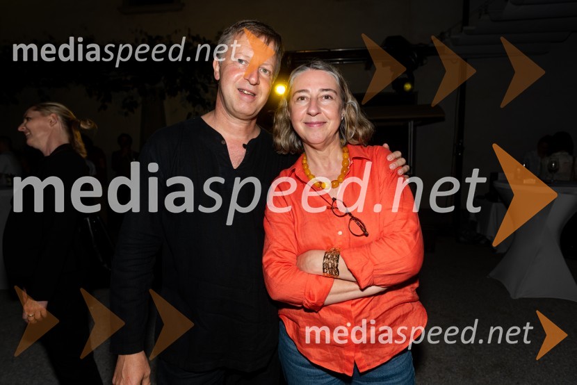  Marko  Gabrijelčič , kuhar;  Špela Šubic, kustosinja za industrijsko oblikovanje v Muzeju za arhitekturo in oblikovanjeOdprtje 27. bienala oblikovanja, Muzej za arhitekturo in oblikovanje