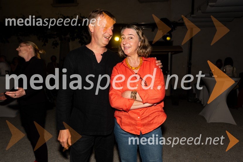  Marko  Gabrijelčič , kuhar;  Špela Šubic, kustosinja za industrijsko oblikovanje v Muzeju za arhitekturo in oblikovanjeOdprtje 27. bienala oblikovanja, Muzej za arhitekturo in oblikovanje