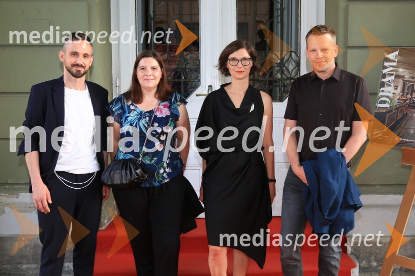  Jernej Pristov, vodja službe za odnose z javnostmi SNG Drama Ljubljana;  Teja Pelko, novinarka, Svet24;  Špela  Zorn, vodja programa v SNG Drama;  Luka Nabergoj, pomočnik ravnateljice SNG Drama LjubljanaKabaret Kaspar, premiera