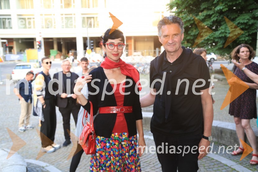 Dr. Jerca Legan Cvikl, antropologinja in predsednica Fundacije Femmes Sans Fronitières;  Milan Martin Cvikl,  član Sveta direktorjev Evropske banke za obnovo in razvoj (EBRD)Kabaret Kaspar, premiera