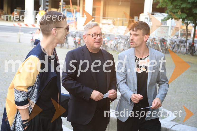  Matjaž Plošinjak, modni oblikovalec;  ... ;  Nejc Cijan Garlatti, igralecKabaret Kaspar, premiera