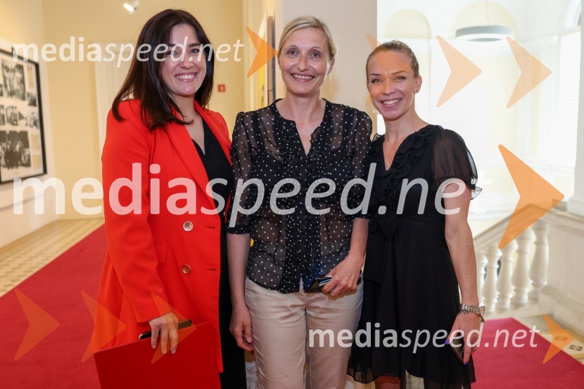  Sanja Hrgota,  Odnosi z javnostmi, Kabinet župana;  Simona Tripkovič, muzejska svetovalka, Muzej narodne osvoboditve Maribor;  Tina Remšak, kabinet župana MO MariborSlavnostni podpis sporazuma o skupni organizaciji Zlate lisice