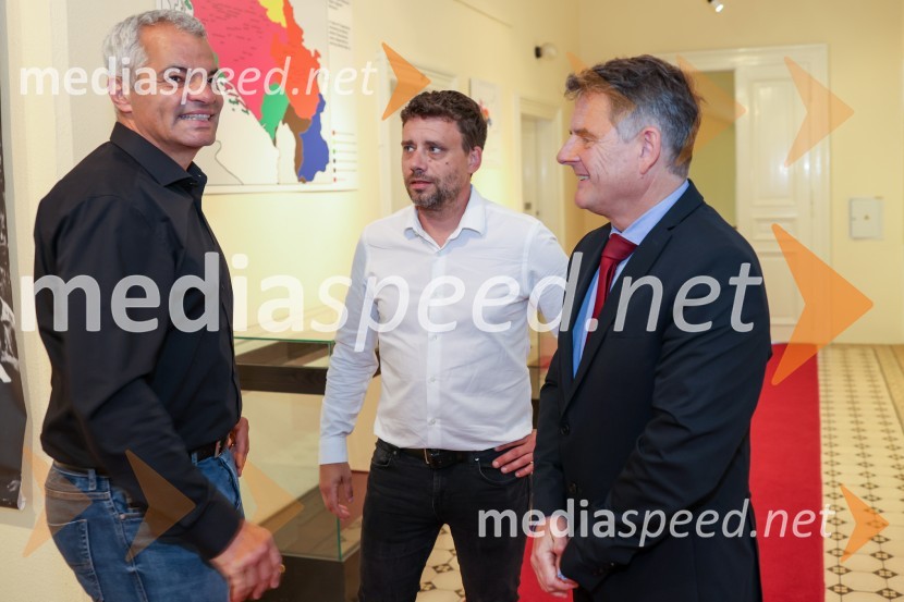  Aleksander Saša Arsenovič, župan, Mestna občina Maribor;  Gregor Lednik, Zavarovalnica Sava, predsednik ASK Branik;  Ranko Šmigoc, direktor, MarpromSlavnostni podpis sporazuma o skupni organizaciji Zlate lisice