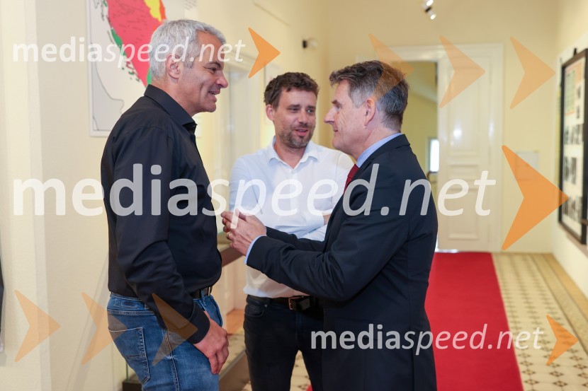  Aleksander Saša Arsenovič, župan, Mestna občina Maribor;  Gregor Lednik, Zavarovalnica Sava, predsednik ASK Branik;  Ranko Šmigoc, direktor, MarpromSlavnostni podpis sporazuma o skupni organizaciji Zlate lisice