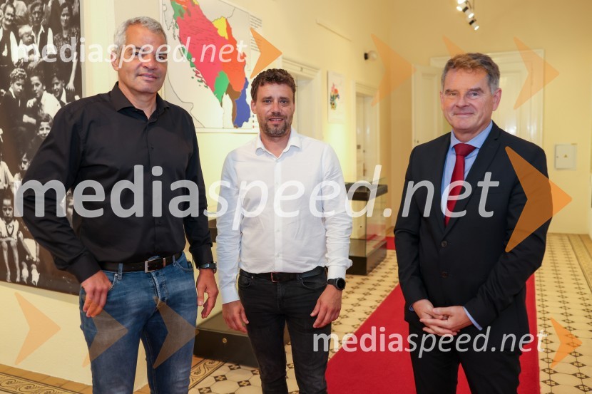  Aleksander Saša Arsenovič, župan, Mestna občina Maribor;  Gregor Lednik, Zavarovalnica Sava, predsednik ASK Branik;  Ranko Šmigoc, direktor, MarpromSlavnostni podpis sporazuma o skupni organizaciji Zlate lisice