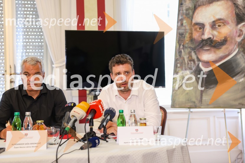  Sašo Arsenovič, župan občine Maribor;  Gregor Lednik, Zavarovalnica Sava, predsednik ASK BranikSlavnostni podpis sporazuma o skupni organizaciji Zlate lisice