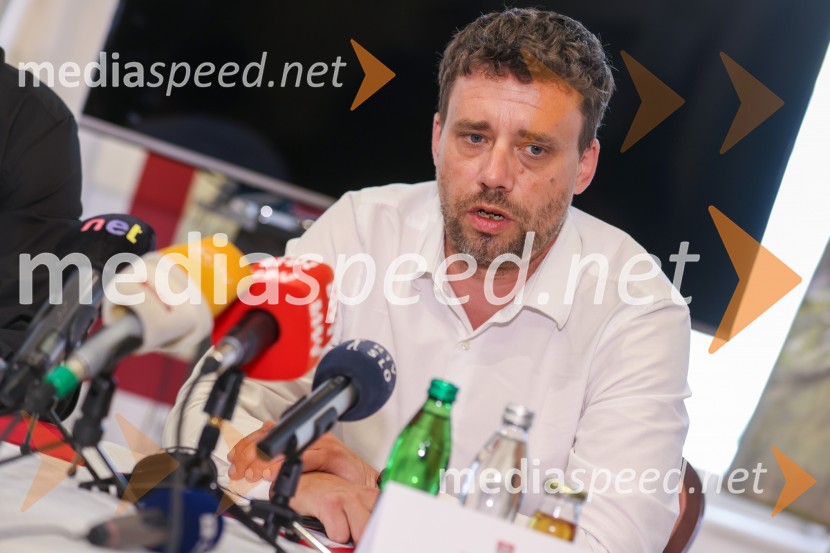  Gregor Lednik, Zavarovalnica Sava, predsednik ASK BranikSlavnostni podpis sporazuma o skupni organizaciji Zlate lisice